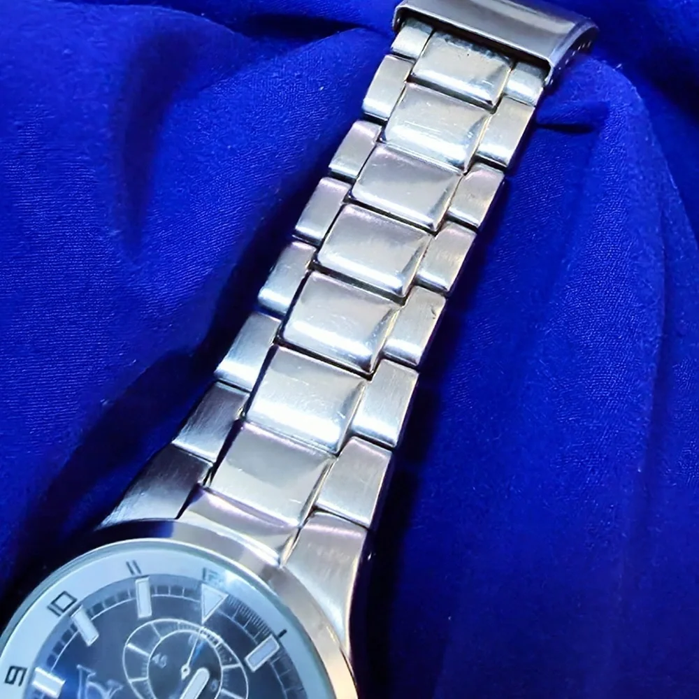VS Basic Mens Dress Watch Navy Blue Dial New battery fully working